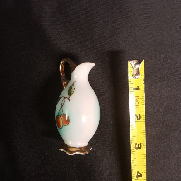 Vintage Ucagco Ceramics Japan miniature pitcher - Picture 6 of 9